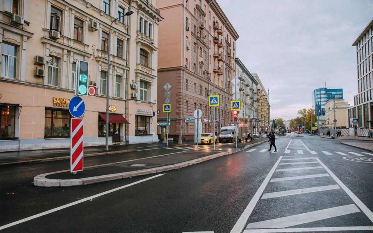 Островок безопасности (ОБ) предназначен для остановки пешеходов при переходе проезжей части в несколько приемов