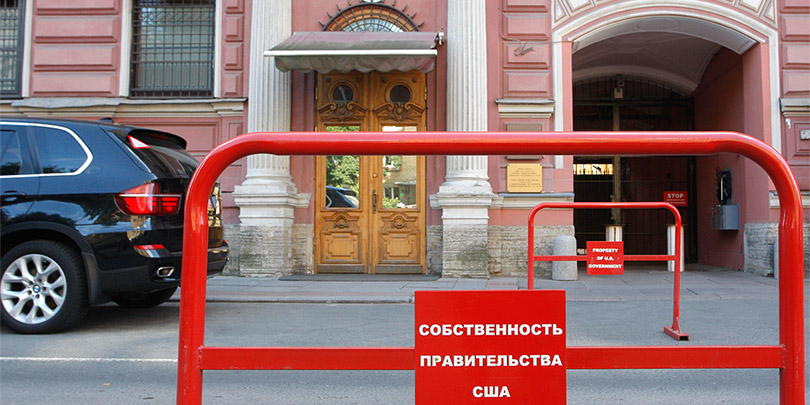 Консульства США в России лишили парковочных мест