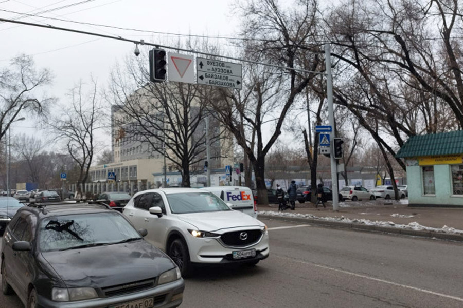 В Казахстане электричество отключилось в некоторых районах Алма-Аты, перестали работать светофоры. По информации издания Orda, свет пропал также в Шымкенте, Таразе и Туркестанской области