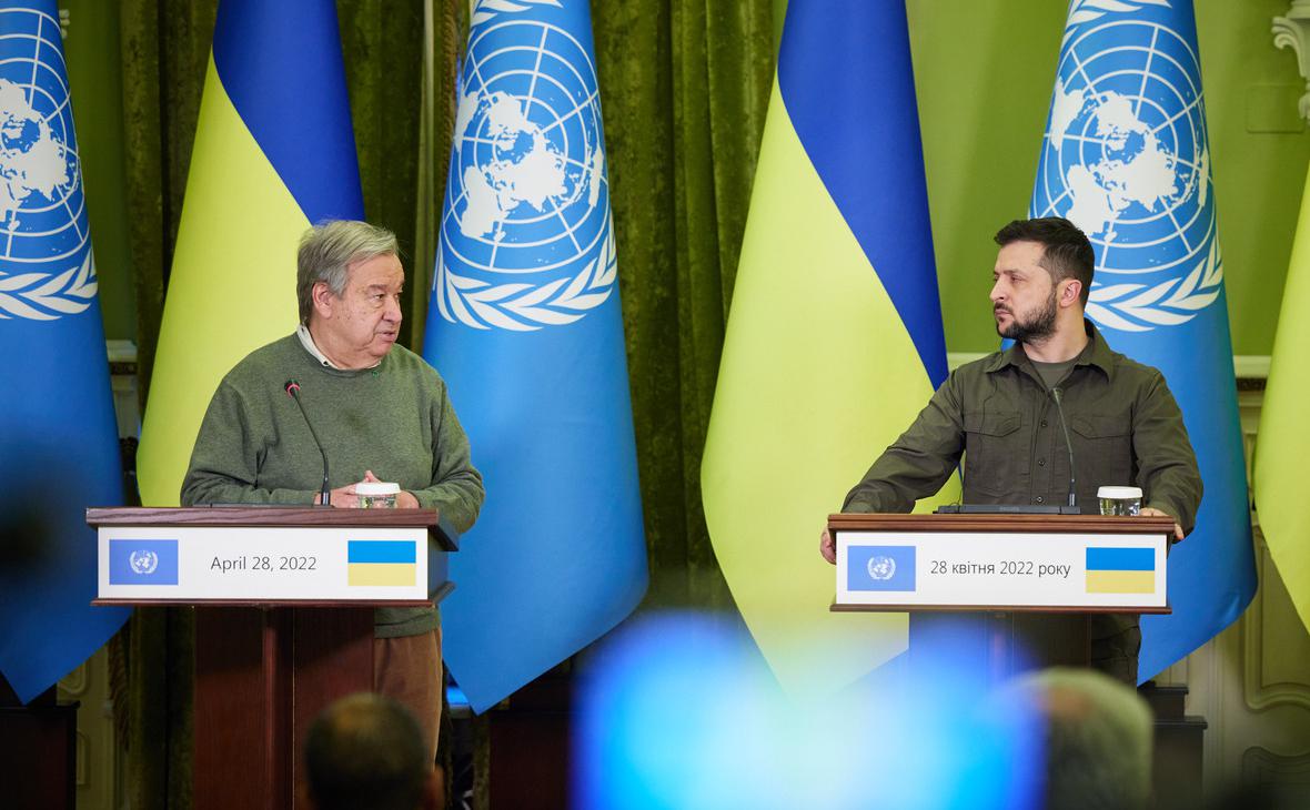 Генеральный секретарь ООН Антониу Гутерриш и президент Украины Владимир Зеленский (слева направо) во время совместной пресс-конференции в Киеве в апреле 2022 года