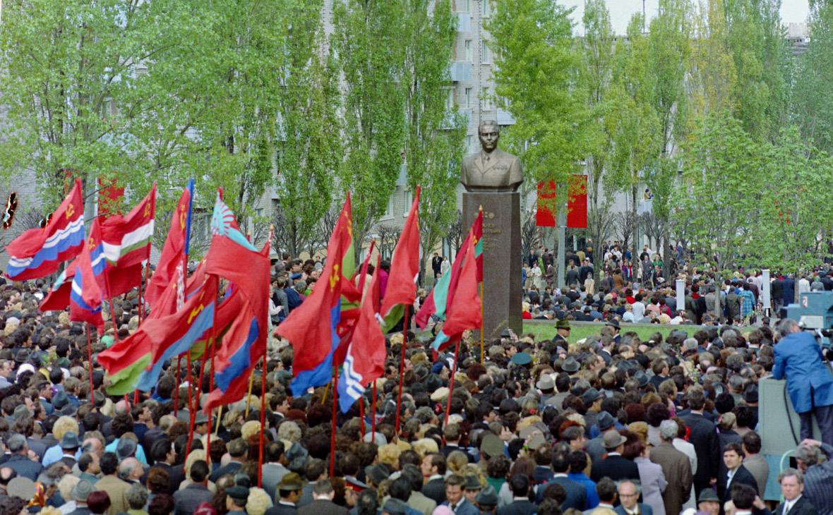 Днепродзержинск,&nbsp;митинг, посвященный открытию бюста Леониду Брежневу, 1976 год