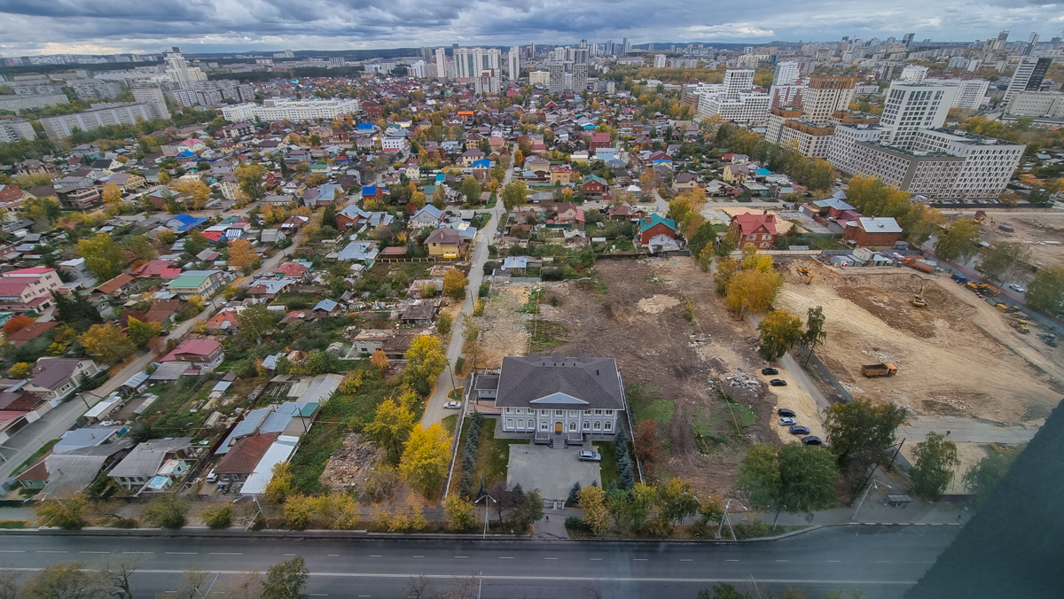 Цыганский поселок на Юго-Западе, частично отданный под застройку