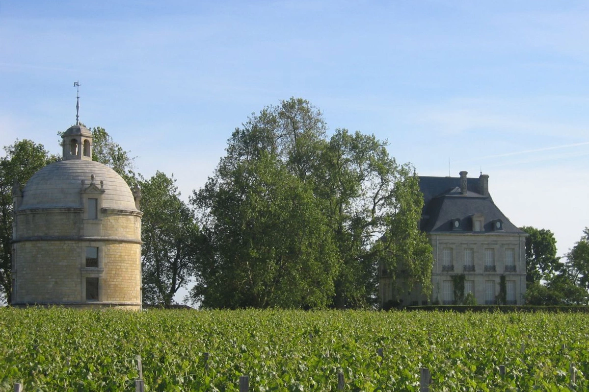 Chаteau Latour входит в пять бордоских хозяйств Premier Grand Cru Classe по классификации 1855 года