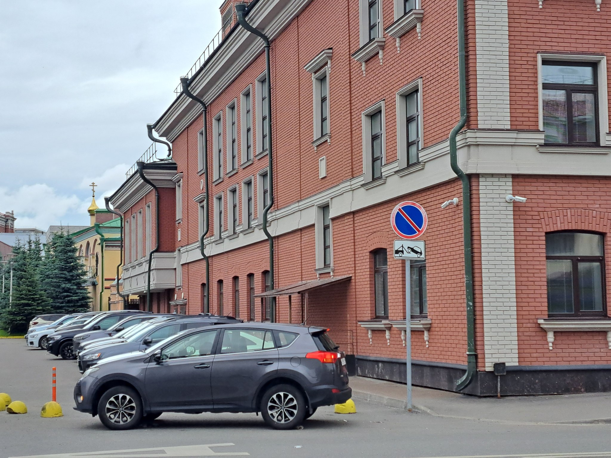 В Казани фото и видеофиксацию нарушений парковки будут вести с 40 авто