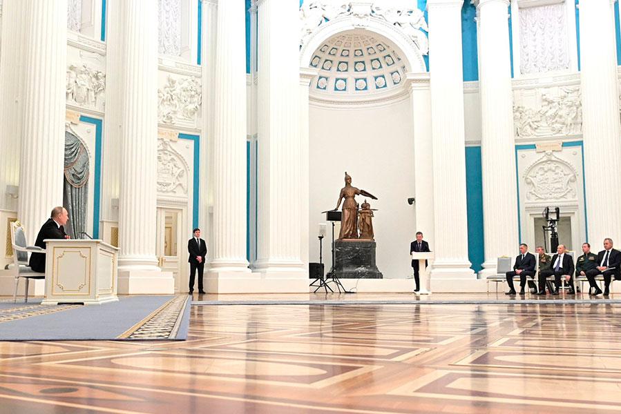 Дмитрйи Козак (в центре)&nbsp;выступает на заседании&nbsp;Совета Безопасности, 21 февраля 2022 года
&nbsp;