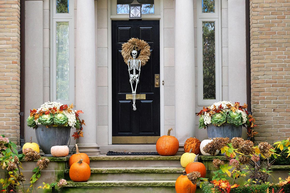 Венки принято украшать искусственными овощами или колосьями