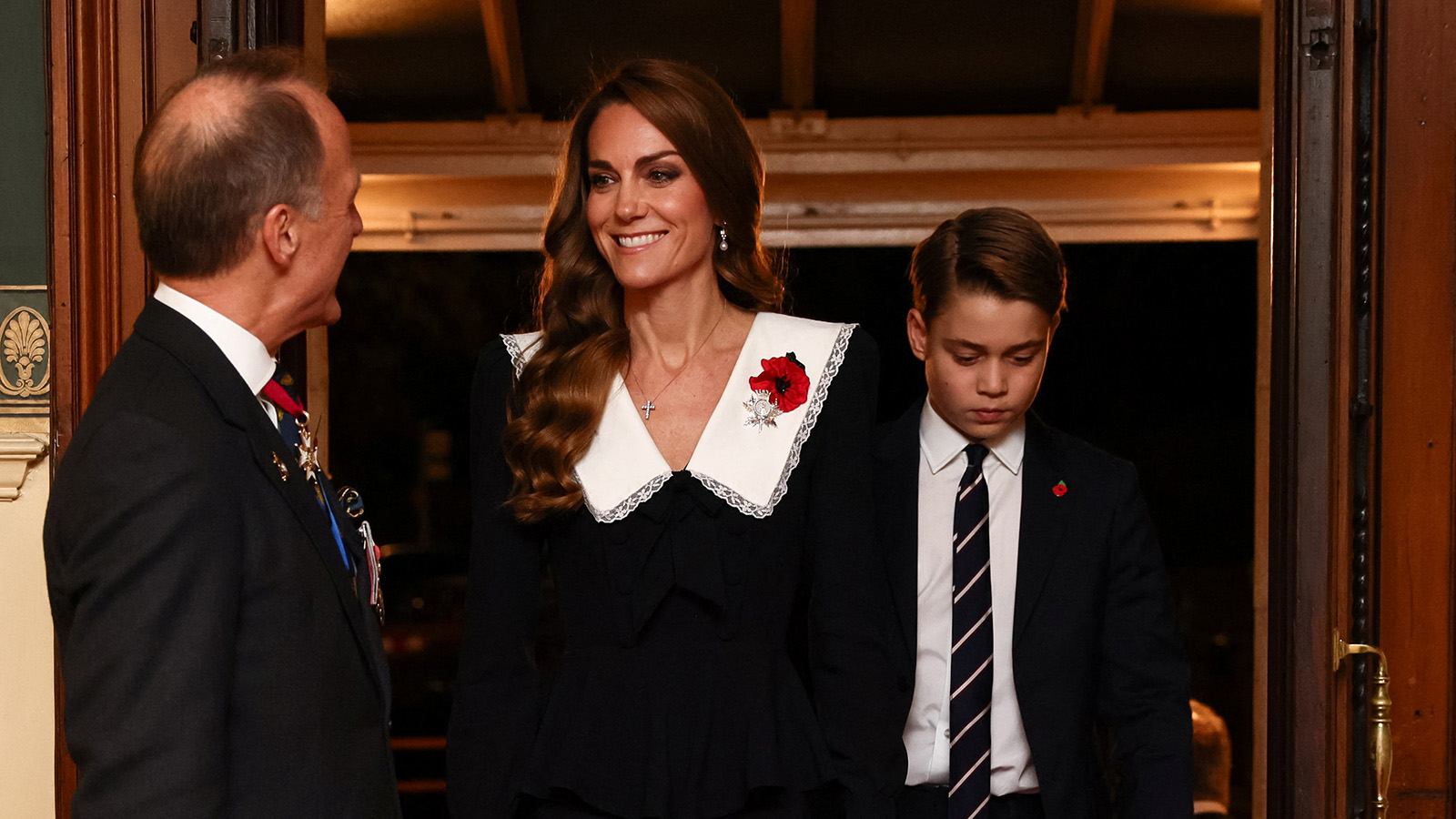 Кейт Миддлтон с принцем Джорджем посетила концерт ко Дню памяти павших