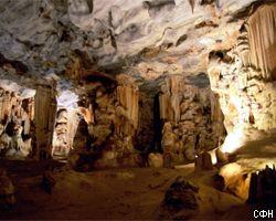 В Абхазии в пещере завалило 16 альпинистов