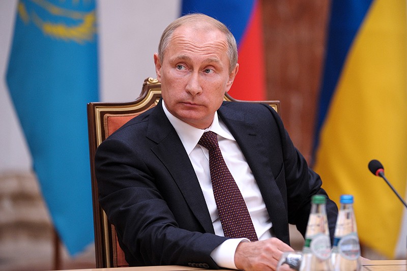 Не исключено, что сегодня состоится двусторонняя встреча Владимира Путина с Петром Порошенко.