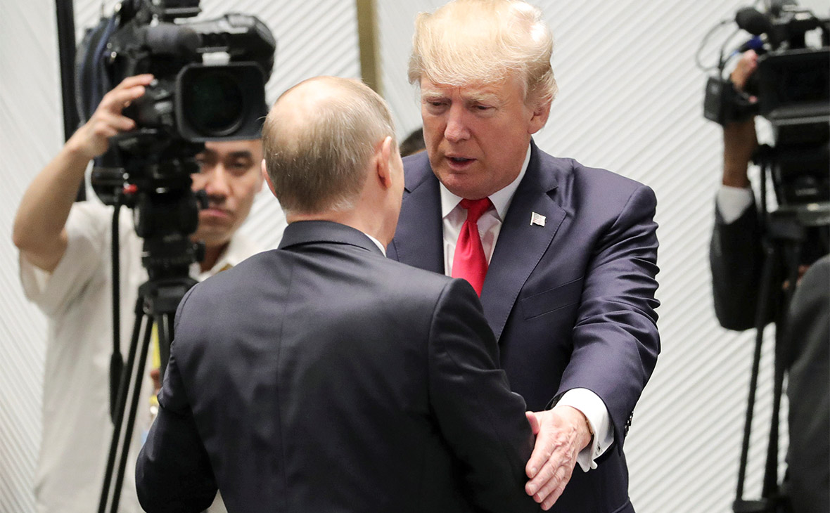 Дональд Трамп и Владимир Путин (справа налево)
