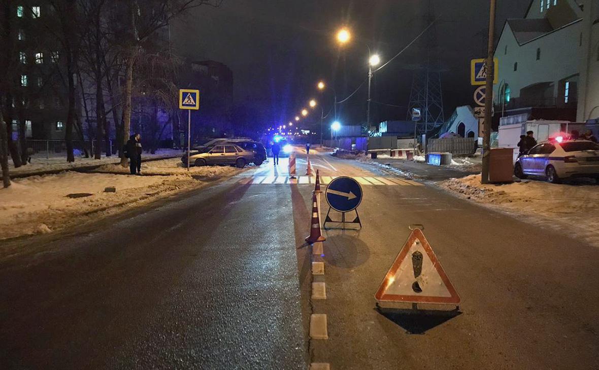 В Москве умерла девушка, сбитая на пешеходном переходе юношей без прав — РБК