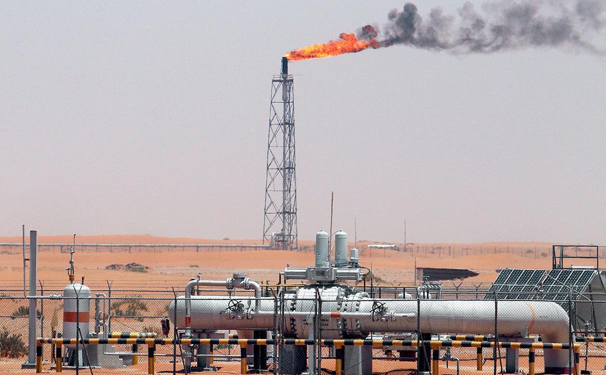 Саудовская Аравия повысила надбавку к цене на нефть в Европу на 20%"/>













