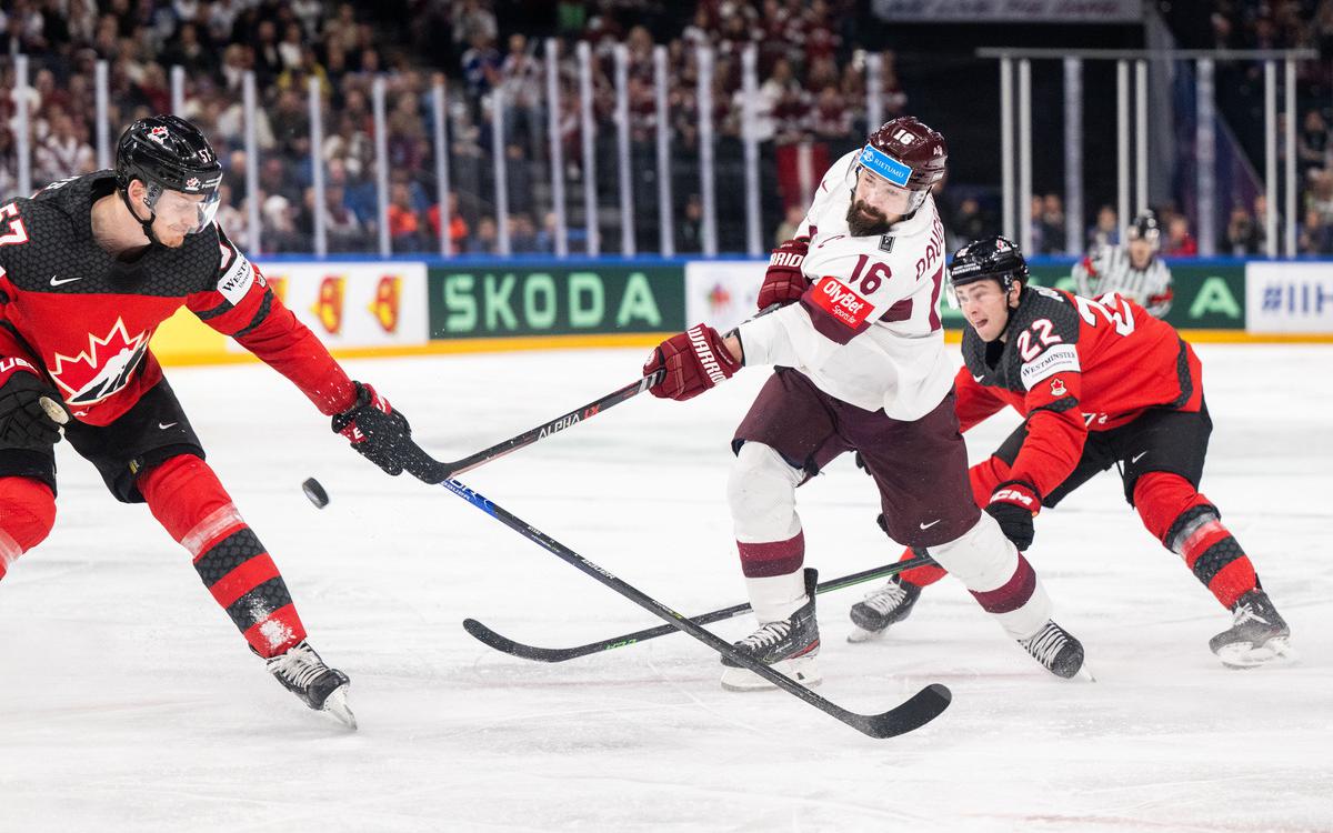 Канада победила Латвию и четвертый раз подряд вышла в финал ЧМ по хоккею