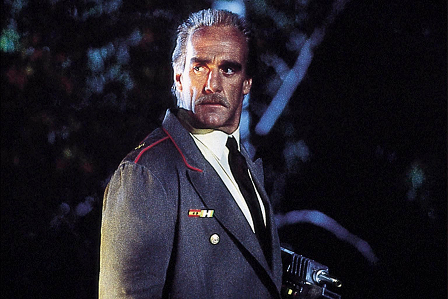 А в фильме &laquo;Клуб секретных агентов&raquo; (1996)&nbsp;рестлер неожиданно перевоплощается в шпиона, у которого все идет не по плану.