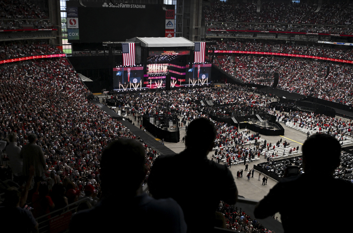 Церемония прощания с праворадикальным активистом Чарли Кирком прошла 21 сентября&nbsp;в Финиксе, штат Аризона.