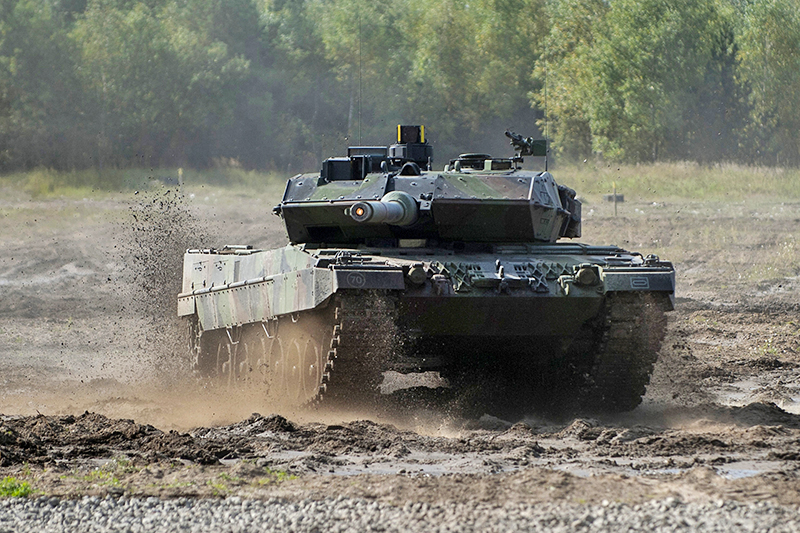 Leopard 2A6 (Германия) 

Серийное производство начато в&nbsp;1970-х. Цена одной машины&nbsp;&mdash; $6,79 млн. Выпущено 3480 машин различных модификаций.

