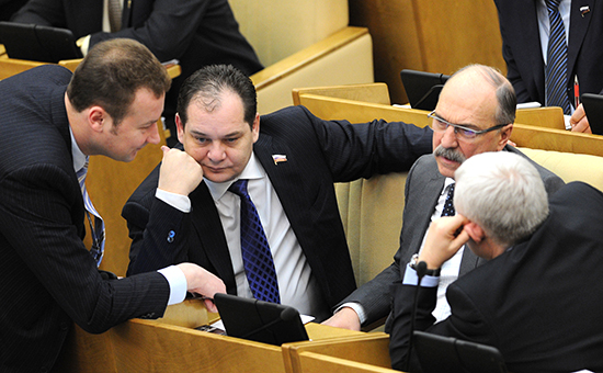 Ростислав Гольдштейн (второй слева) на пленарном заседании Госдумы (архивное фото)