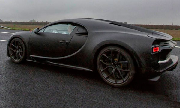 Новый спорткар Bugatti Chiron замечен без камуфляжа