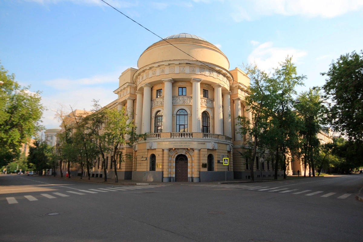 Здание главного корпуса Московского педагогического государственного университета в наши дни