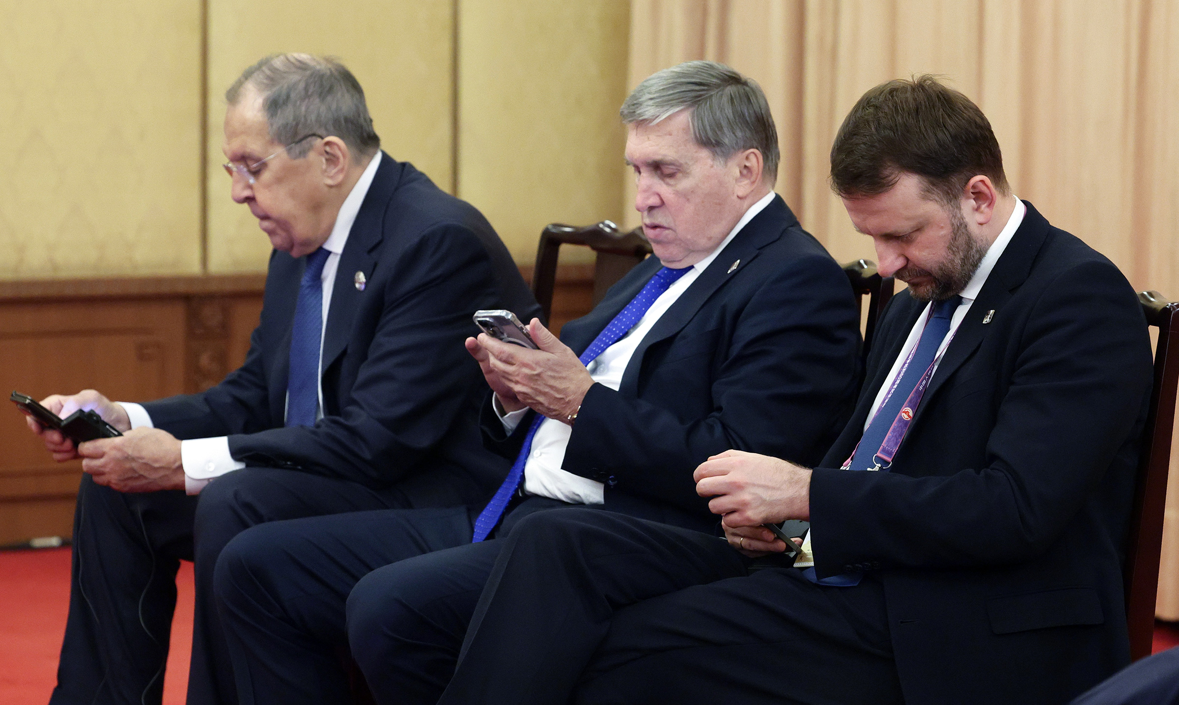 В состав российской делегации вошли ключевые министры и руководители крупнейших корпораций&nbsp;&mdash; глава МИДа Сергей Лавров, помощник президента Юрий Ушаков, замглавы администрации президента Максим Орешкин (слева направо) и другие.