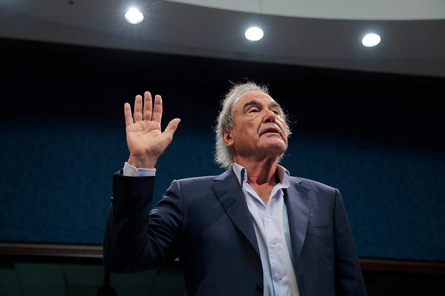 Оливер Стоун