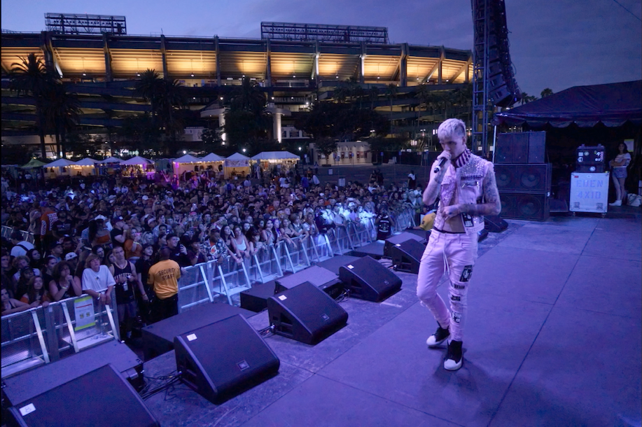 Куда сходить в ноябре: кинофестивали, лекции и концерты