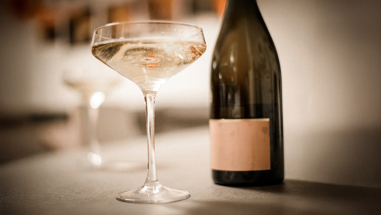 Миллениалы и зумеры стали чаще пить игристое не по праздникам