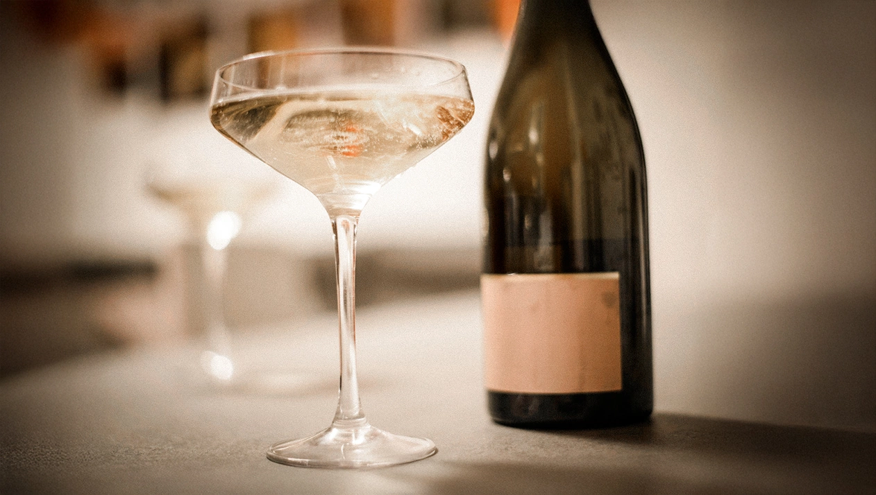 Миллениалы и зумеры стали чаще пить игристое не по праздникам