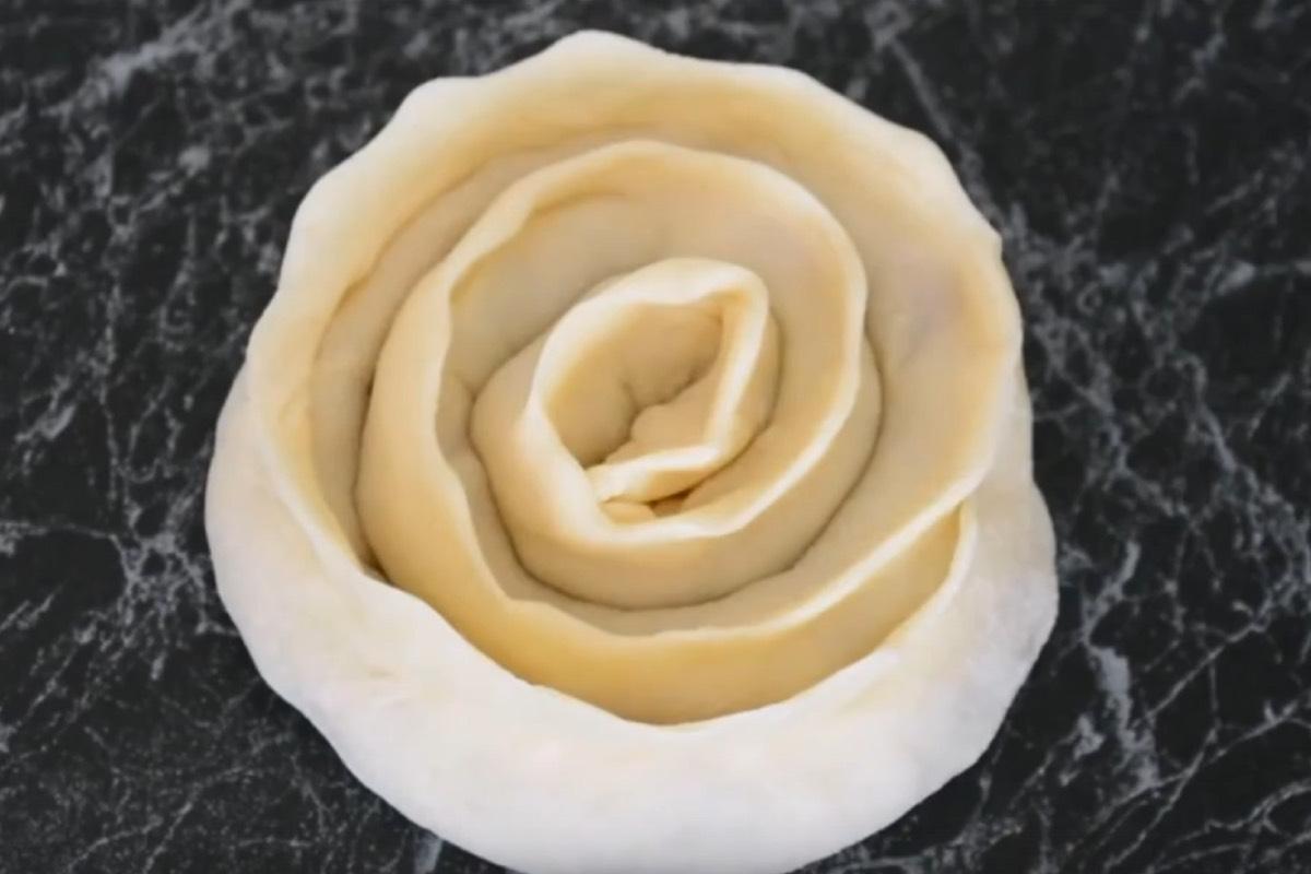 Как лепить манты в форме розочки