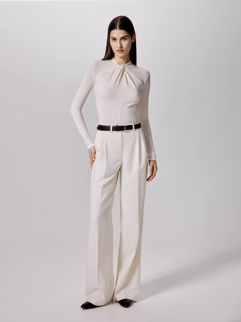 Брюки&nbsp;Present &amp; Simple, 29 990 руб. (presentandsimple.com)