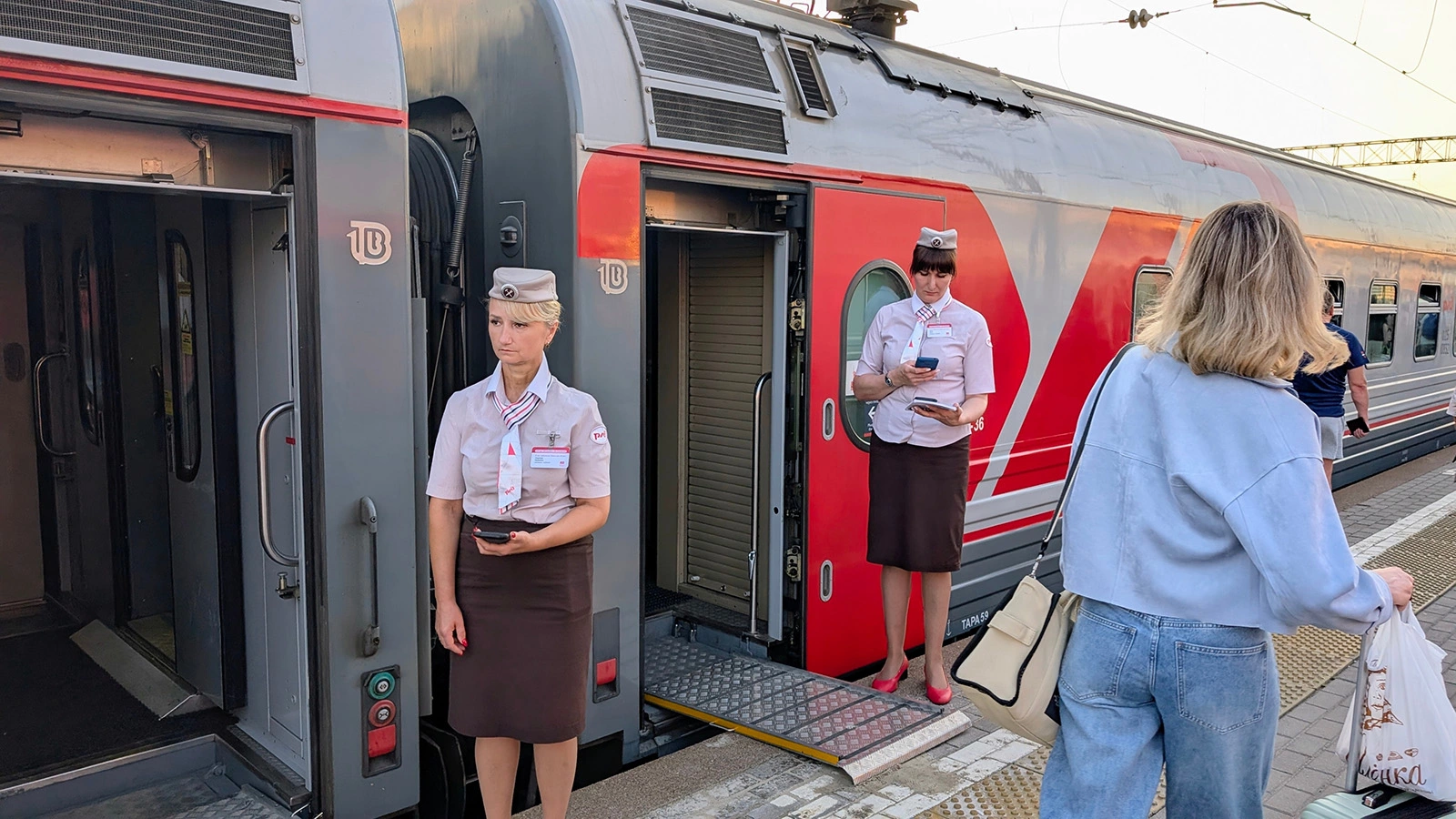 Названы направления, куда летом сложнее всего купить билеты