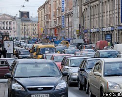 Движение вновь ограничат на десятках улиц Петербурга