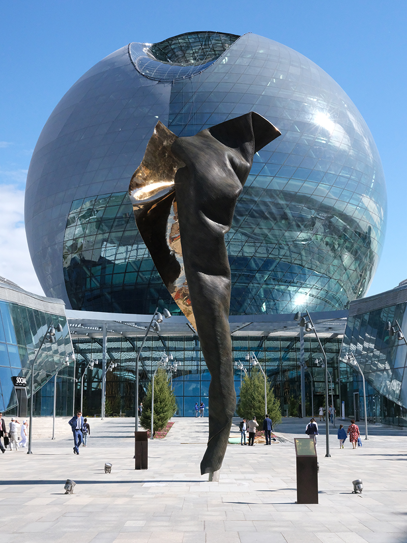 Бронзовая скульптура Unfurling Energy, Астана