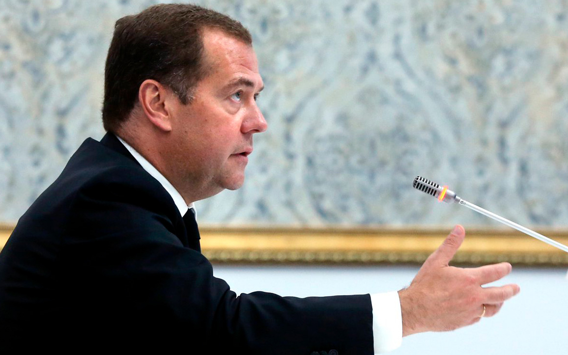 Медведев заявил об «оживлении» идеи ввести четырехдневную рабочую неделю