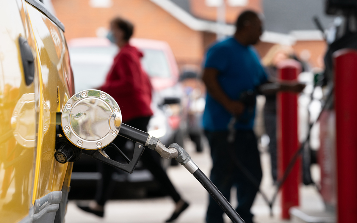 Байден назвал возможных виновных в высоких ценах на бензин в США