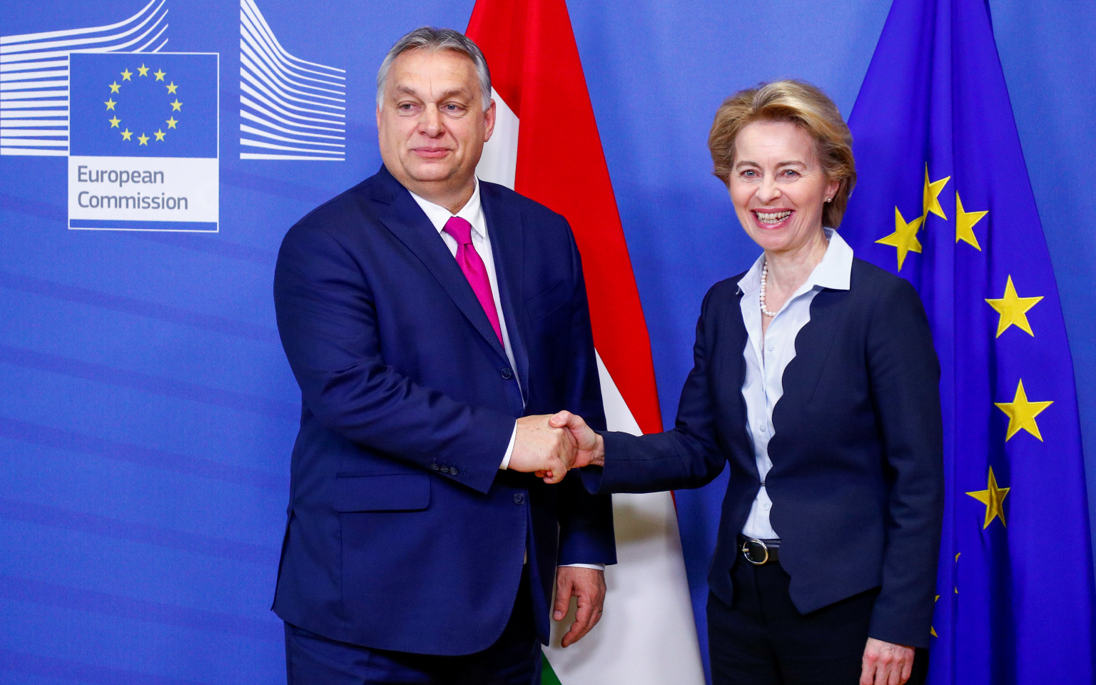 ЕК заявила о прогрессе в обсуждении с Венгрией запрета нефти из России