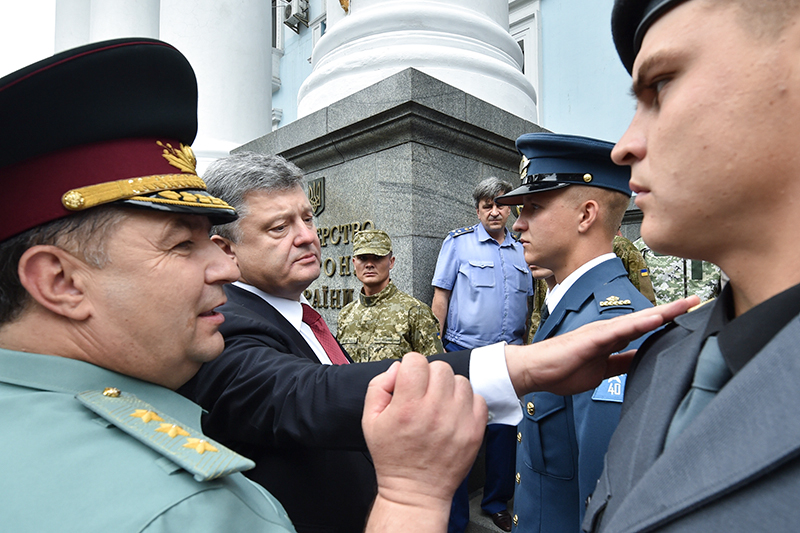 Со звездой, но другой: Киев представил новую военную форму