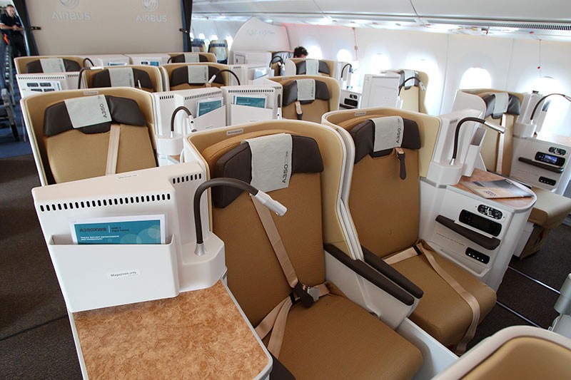 Вместимость самого короткого A350-800 составляет 276 кресел, удлиненного А350-1000 - 369 мест (в типовой двухклассной компоновке).