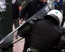 Греческая полиция разгоняет бастующих слезоточивым газом
