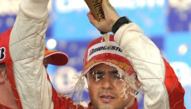 Масса выиграл Гран-при, Хэмилтон - чемпионат. ФОТО