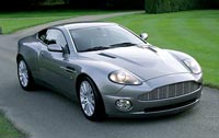 Автомобиль для супершпиона: Aston Martin V12 Vanquish с двумя пулеметами на капоте и четырьмя пусковыми установками под ним