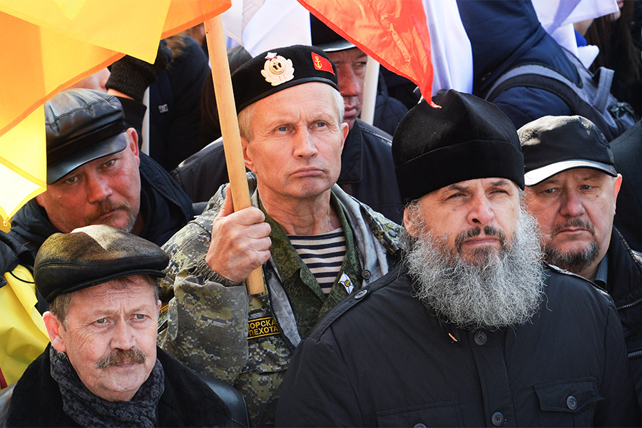 Участники митинга-концерта в честь Дня народного единства на Корабельной набережной во Владивостоке