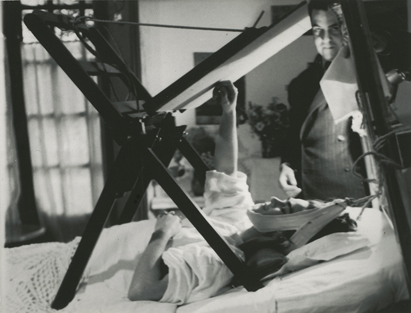 Фрида Кало на растяжке. 1940 год