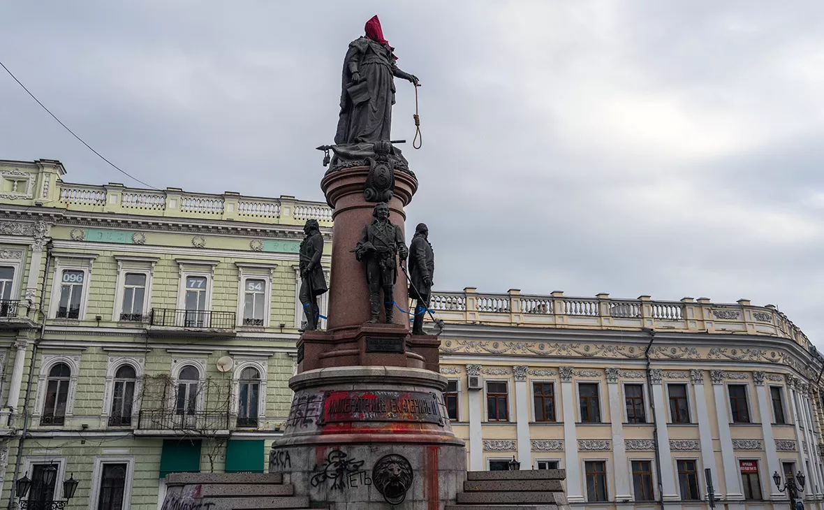 Carl Court / Getty Images