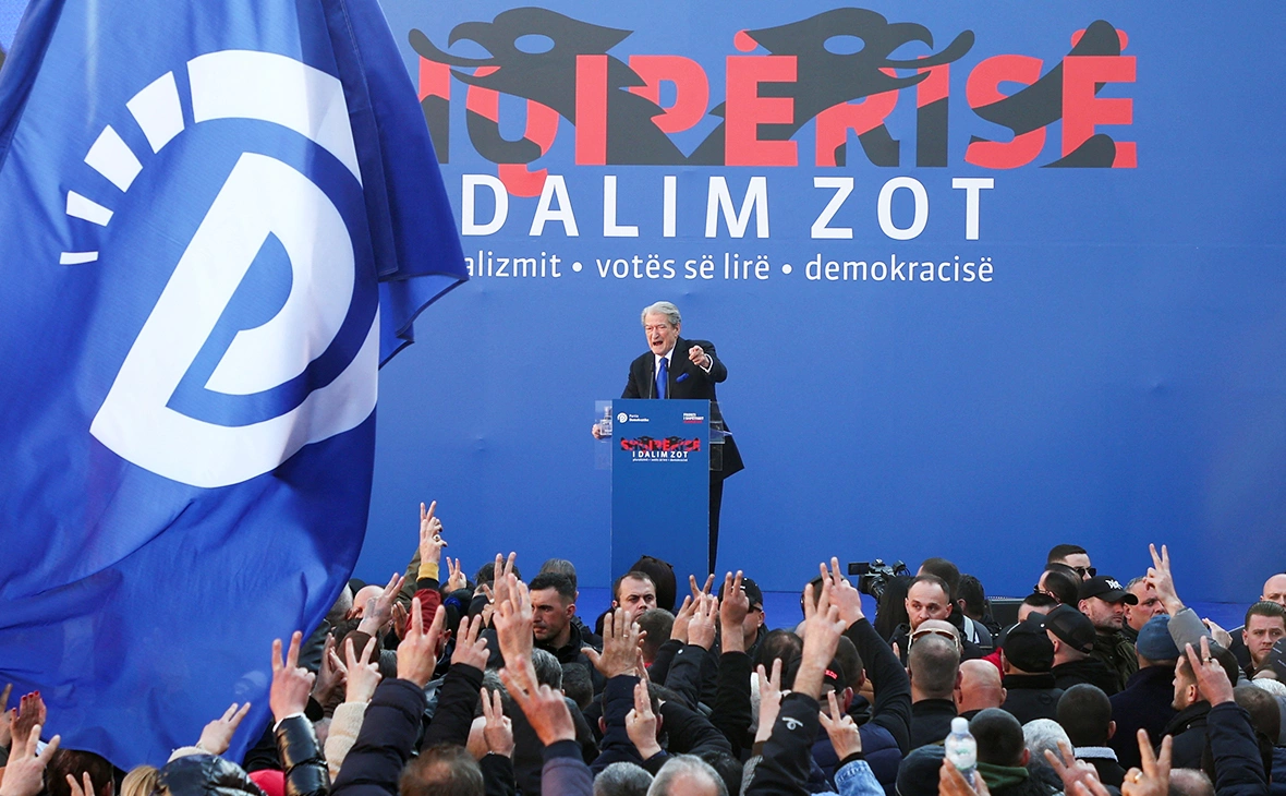 Florion Goga / Reuters