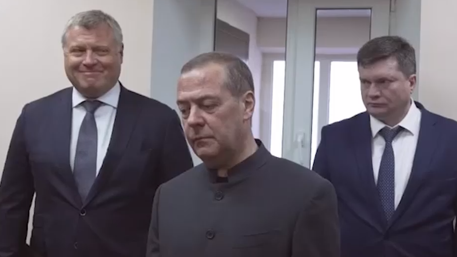 Медведев назвал число пришедших служить по контракту с начала года