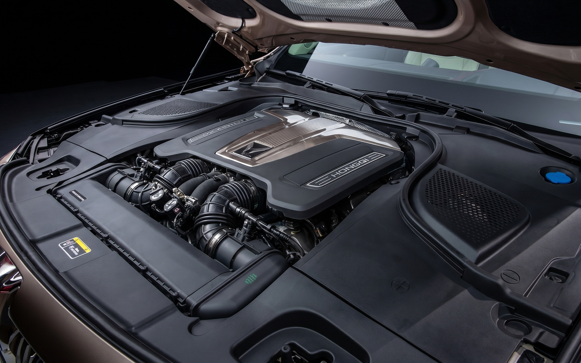 Автомобиль поддерживает несколько режимов езды: Eco, Comfort, Sport, Snow и Custom. В зависимости от выбора водителя момент будет по-разному распределяться между осями