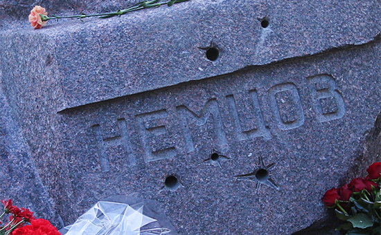 Памятник Борису Немцову на Троекуровском кладбище