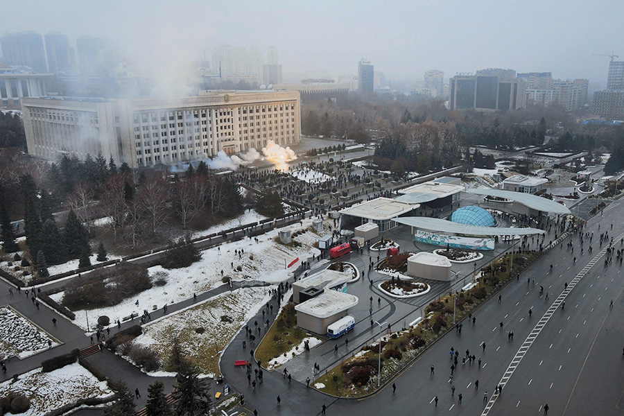 Пожар в здании городской администрации Алма-Аты