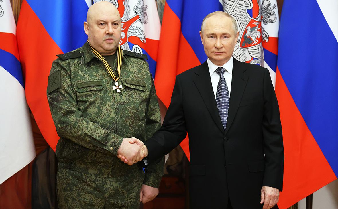 Путин наградил Суровикина орденом Святого Георгия